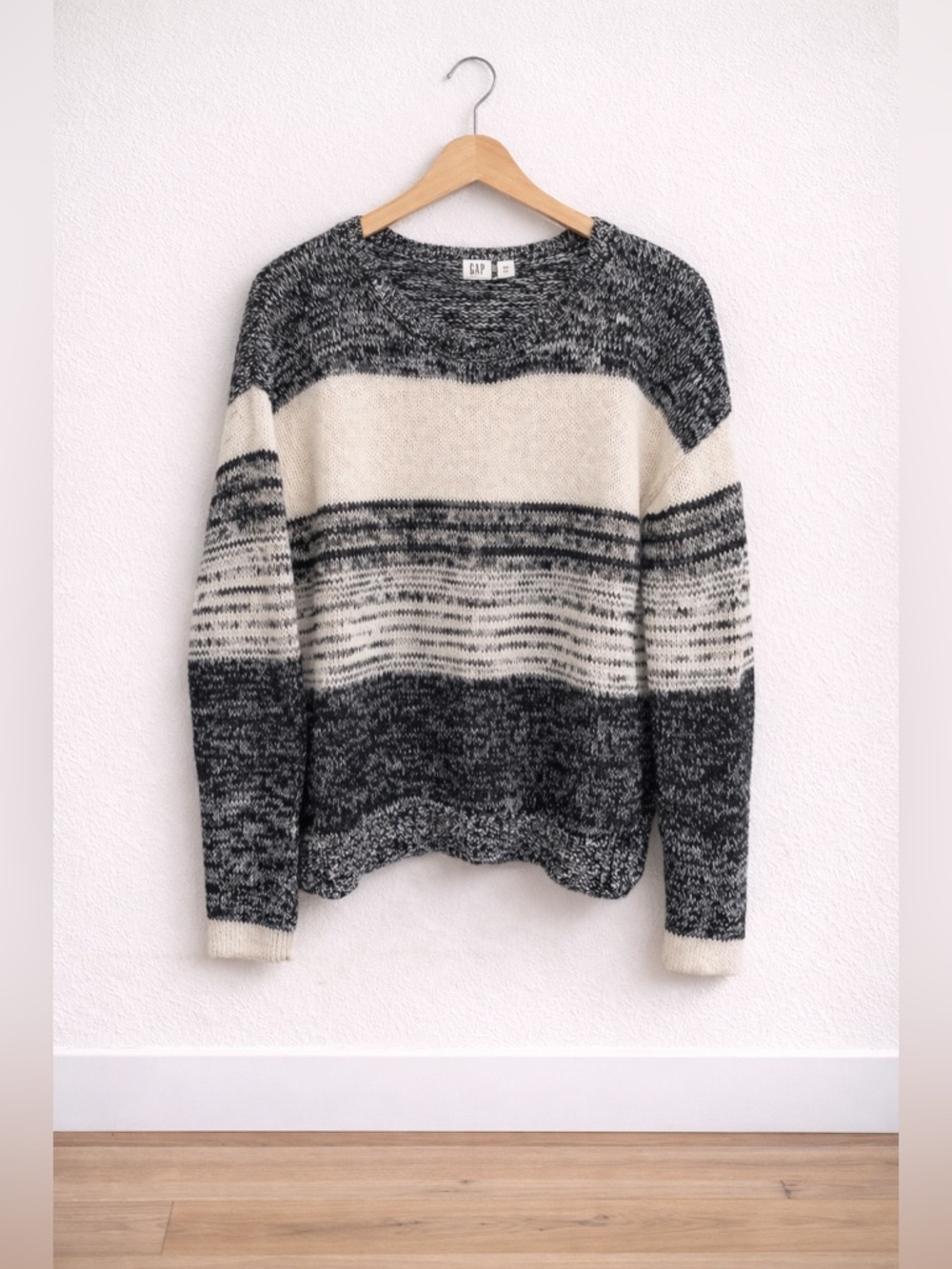 Vintage GAP Black Cream Striped Sweater Cozy Knit Pullover Size M